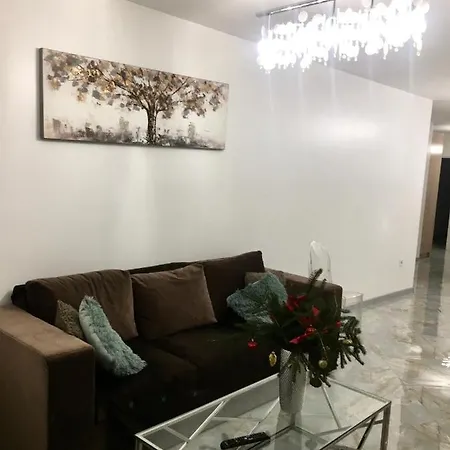 Апартаменти Modern 3-bedroom Jacuzzi *