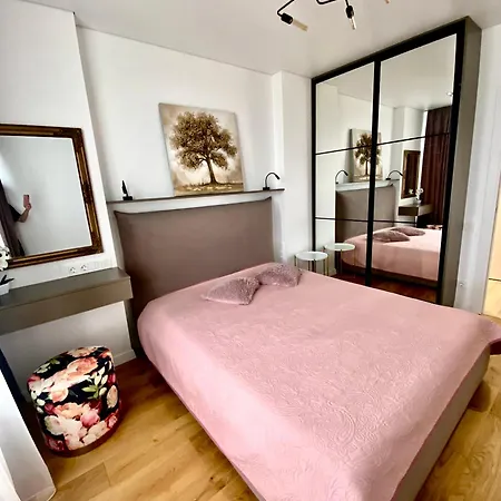 Daire Modern 3-bedroom Jacuzzi Lviv