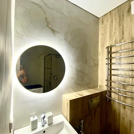 Daire Modern 3-bedroom Jacuzzi Lviv