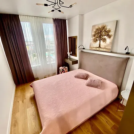Modern 3-bedroom Jacuzzi Daire Lviv