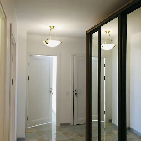 Апартаменти Modern 3-bedroom Jacuzzi Львів