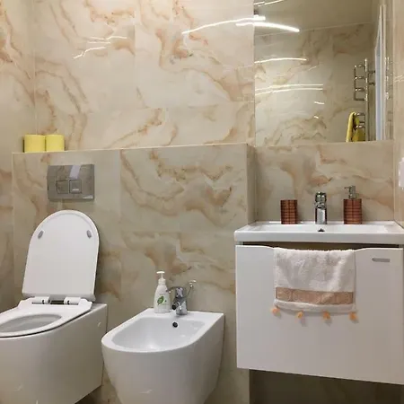 Modern 3-bedroom Jacuzzi Апартаменти Львів