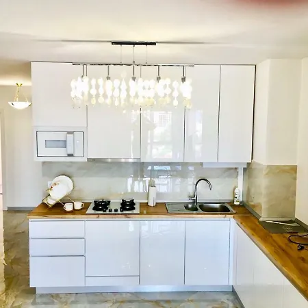 Апартаменти Modern 3-bedroom Jacuzzi Львів