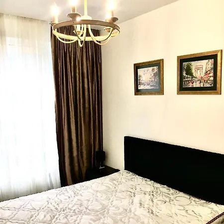 Апартаменти Modern 3-bedroom Jacuzzi Львів
